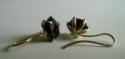Granat, 750/- Gelbgold 